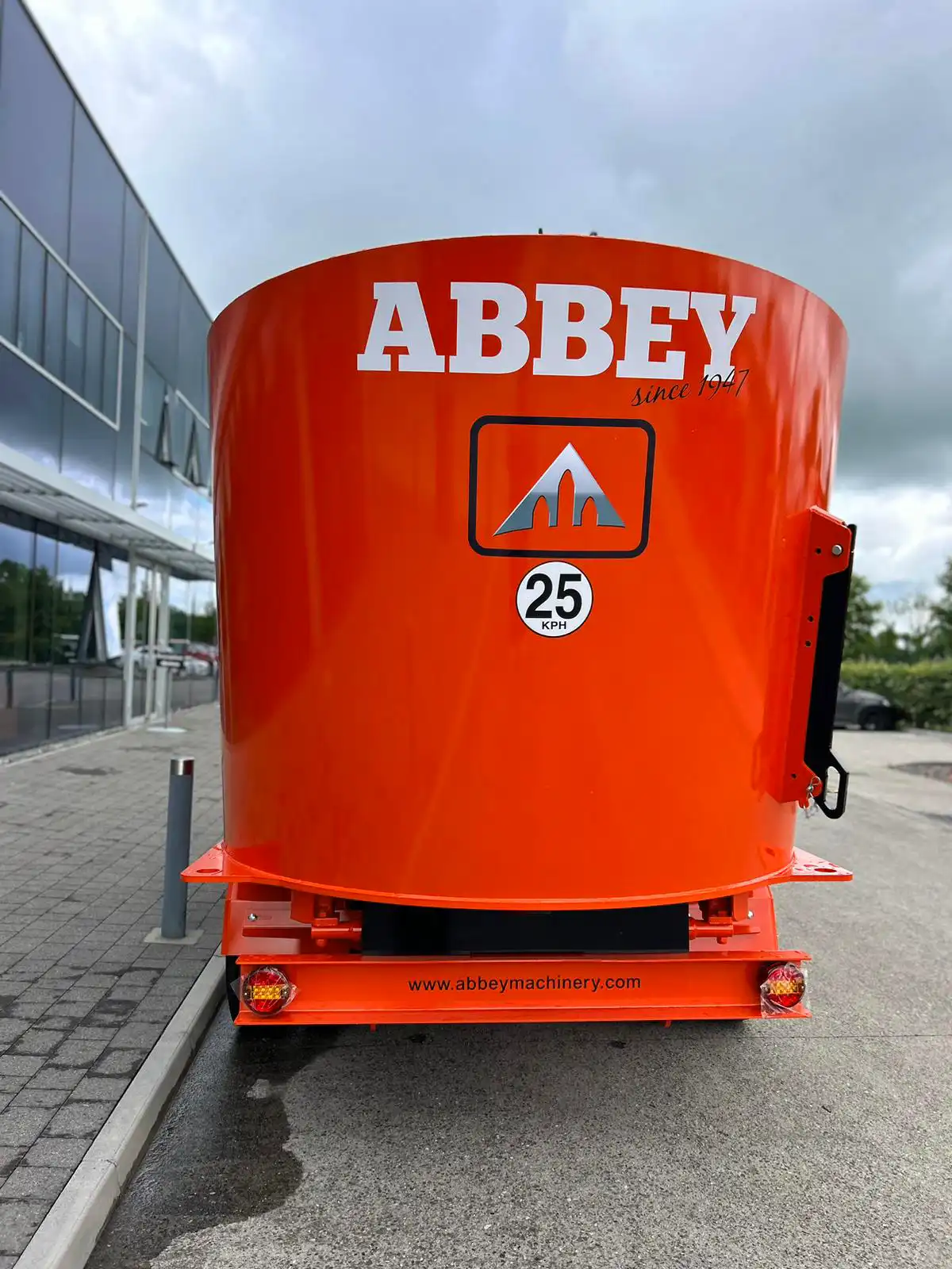 Abbey Machinery Twin Auger Vertical Feeder rear view close-up